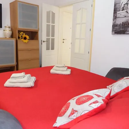 Lovely, Quiet Downtown-beach W Balcony Appartement *