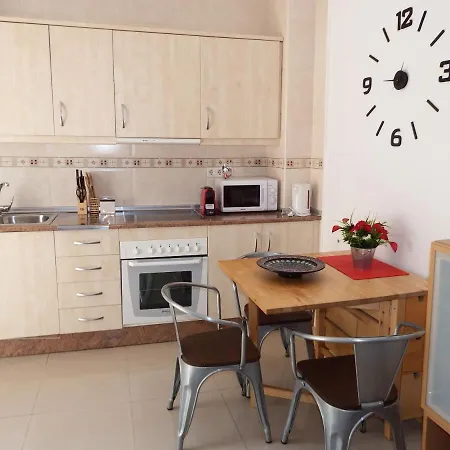 Lovely, Quiet Downtown-beach W Balcony Appartement *