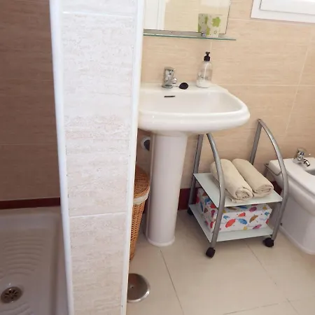 Lovely, Quiet Downtown-beach W Balcony Appartement *