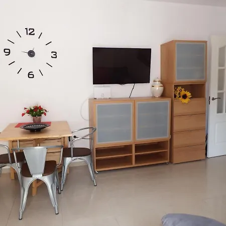 Lovely, Quiet Downtown-beach W Balcony Appartement *