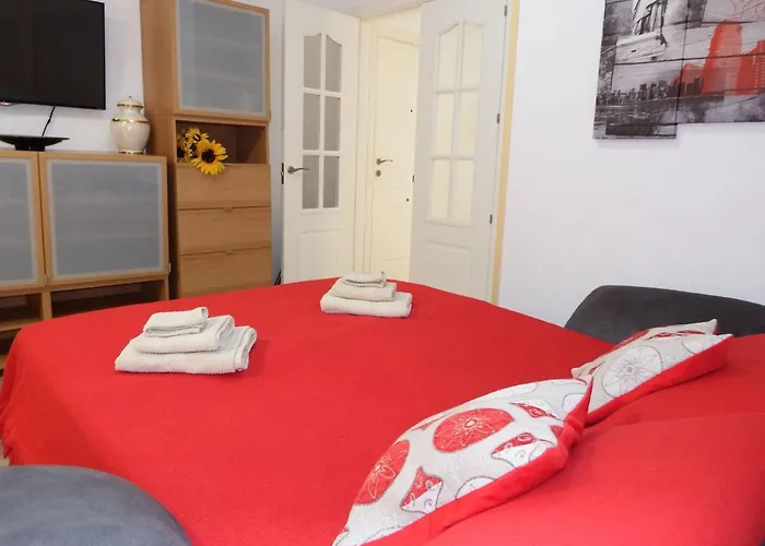 Lovely, Quiet Downtown-beach W Balcony Apartment *