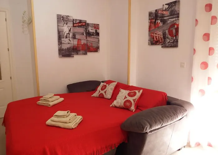 Lovely, Quiet Downtown-beach W Balcony