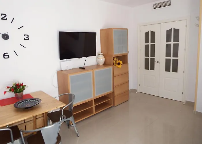 Apartment Lovely, Quiet Downtown-beach W Balcony Fuengirola