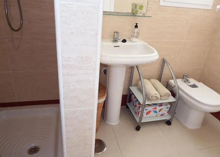 Lovely, Quiet Downtown-beach W Balcony Lejlighed *